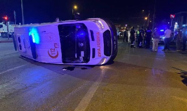 Elazığ'da kamyonet ile ambulans çarpıştı: 5 yaralı