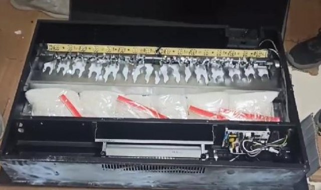 Elektrikli şömine içinde 3 kilo uyuşturucu ele geçirildi