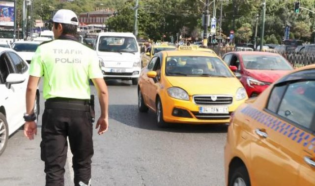 Eminönü'nde taksi ve korsan taşımacılık denetimi