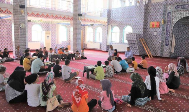 Ergani Kaymakamı Karaaslan Kur'an kursu öğrencileriyle bir araya geldi