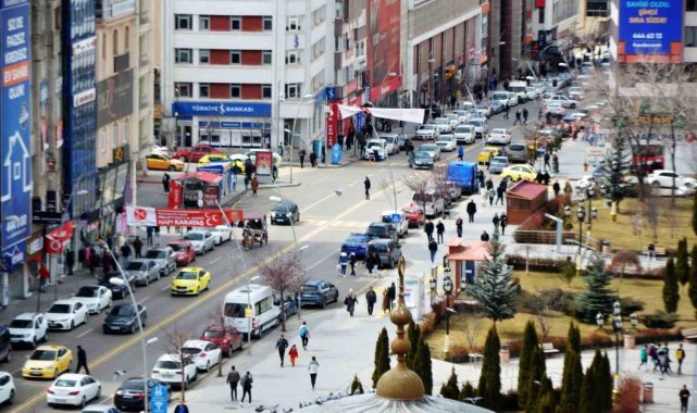Erzurum Temmuz'u da lider kapattı
