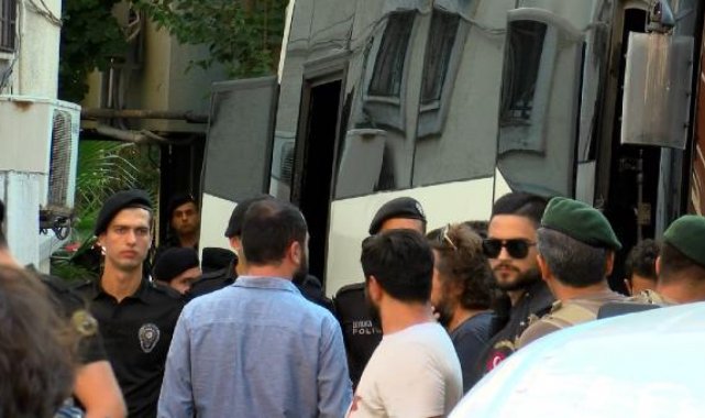 -Esenyurt'ta 2 kişinin öldüğü saldırıyla ilgili adliye sevk edilenlerden 3'ü tutuklandı