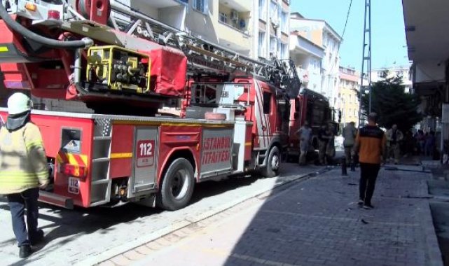 Esenyurt'ta 4. katta başlayan yangın üst kata sıçradı
