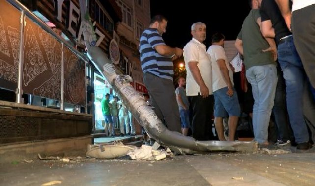 Esenyurt'ta sürücüsüz kamyon gözlükçü dükkanına daldı