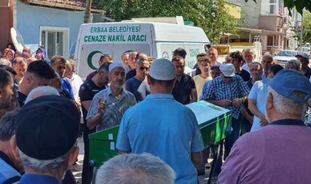 Eşi tarafından av tüfeğiyle öldürülen koca, toprağa verildi