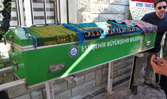 Eski Devlet Bakanı Dedelek'in eşi Vasfiye Dedelek son yolculuğuna uğurlandı