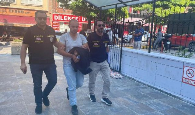Eskişehir'de alkol alan arkadaşlar bıçakla kavga etti: 1 ölü, 1 yaralı
