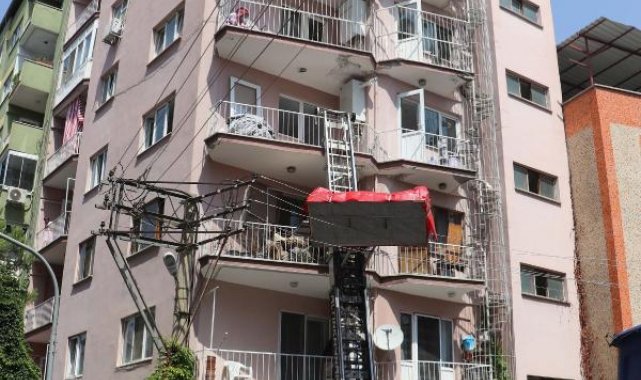 Eşya taşıma asansöründen düşen koltuk, elektrik kesintisine neden oldu