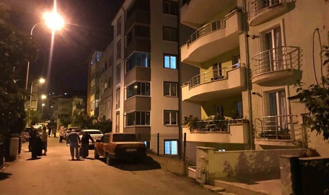 Evden çıkan dumanlar mahalleliyi ayağa kaldırdı
