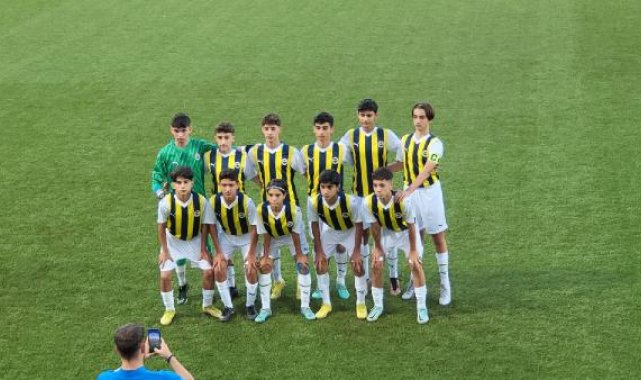 Fenerbahçe, genç futbolcularını Moskova'da görücüye çıkardı