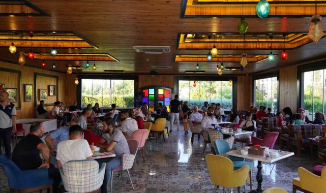 Fizik ve tedavi gören afetzedelere yemekli moral