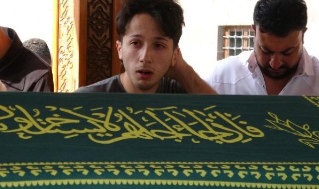 Geçirdikleri kazada ölen ağabeyinin cenazesinde fenalaştı