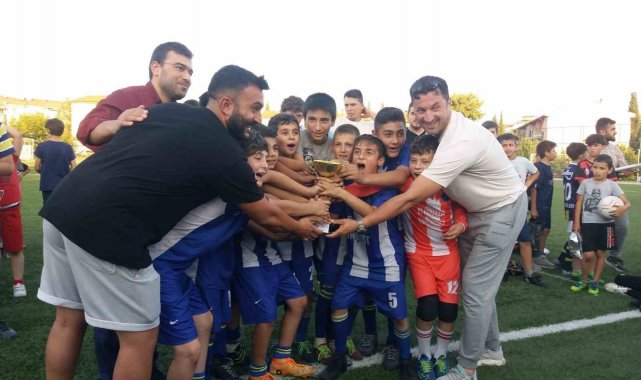 Gediz'de futbol turnuvası