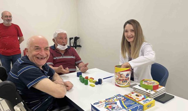 Geriatri Atölyesi'nde yaşlılara destek olunuyor