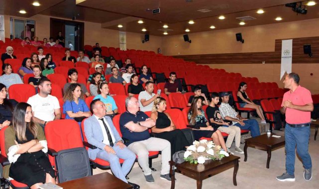 Germencik'te öğrenciler doğru tercih için uzmanlarla buluştu