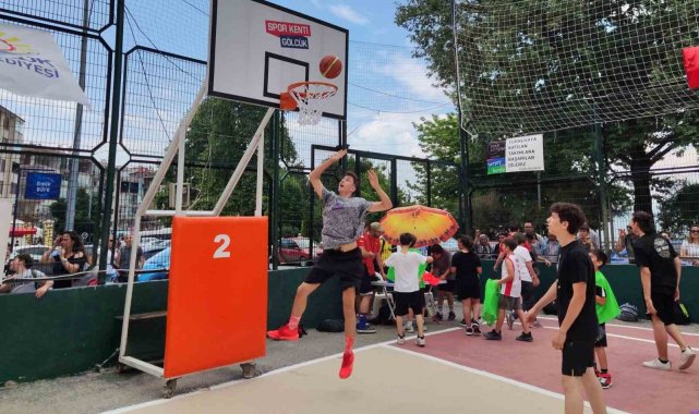 Gölcük Sahili'nde heyecan sırası sokak basketbolunda