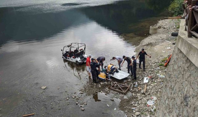 Golf aracıyla gezinti yapan Arap çift Uzungöl'e düştü: 2 yaralı
