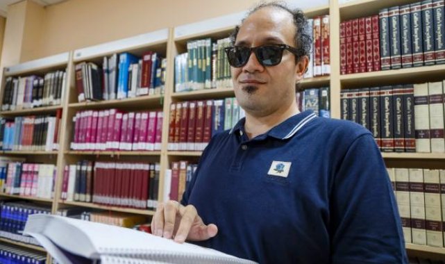Görme engelli kütüphane sorumlusu, 13 yılda 35 bin kitabı dijitale aktardı