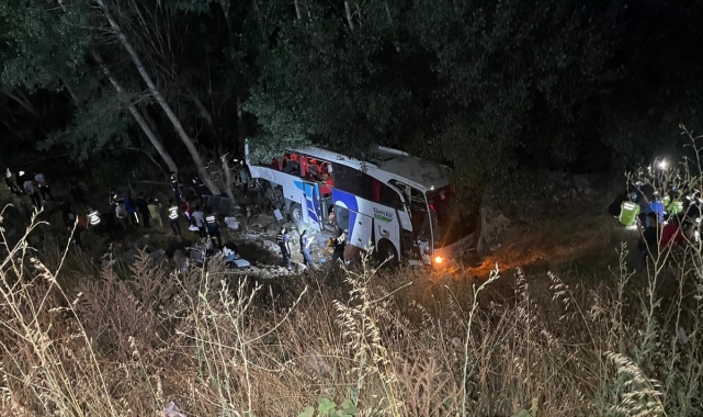 GÜNCELLEME 2 - Yozgat'ta şarampole düşen yolcu otobüsündeki 11 kişi öldü, 20 kişi yaralandı