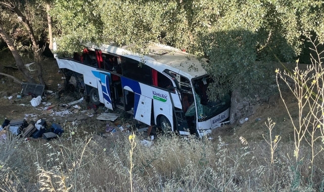 GÜNCELLEME 4 - Yozgat'ta şarampole düşen yolcu otobüsündeki 12 kişi öldü, 19 kişi yaralandı