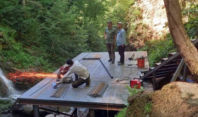 Güzeldere Şelalesine seyir terası
