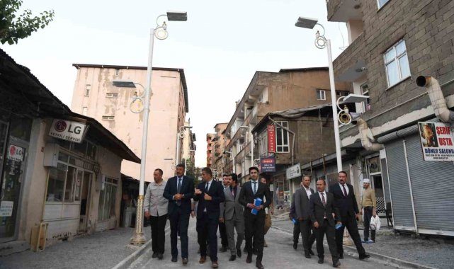 Hakkari Valisi Çelik, sanat sokağı çalışmalarını denetledi