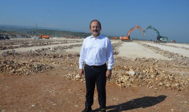 Hatayspor için yapımına başlanan sahalarda hummalı çalışma devam ediyor