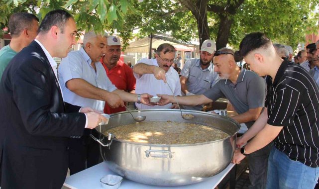 Hisarcık Belediyesinden aşure ikramı
