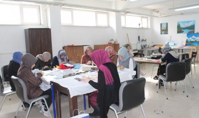 Hünerli kadınlar hem üretiyor hem de ev ekonomisine katkı sağlıyorlar