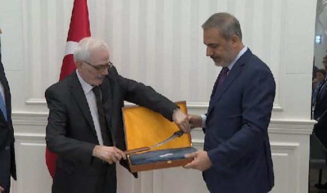 Irak'ta Bakan Fidan'a 120 yıllık Osmanlı kaması hediye edildi