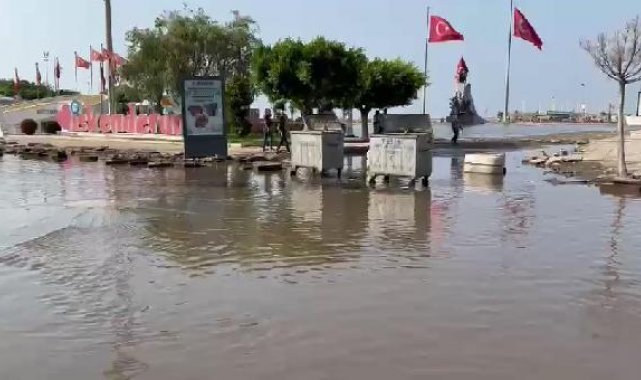İskenderun'un sahil kesimi yine su altında