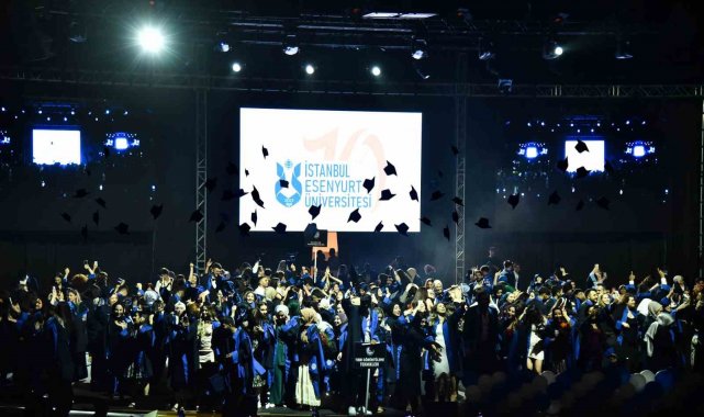 İstanbul Esenyurt Üniversitesi 2022-2023 Eğitim-Öğretim Yılı Mezuniyet Töreni gerçekleşti
