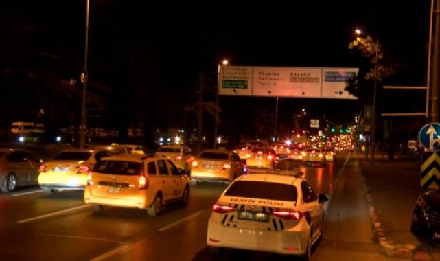 İstanbul'da taksimetre ücretine zam isteyen taksiciler eylem yaptı