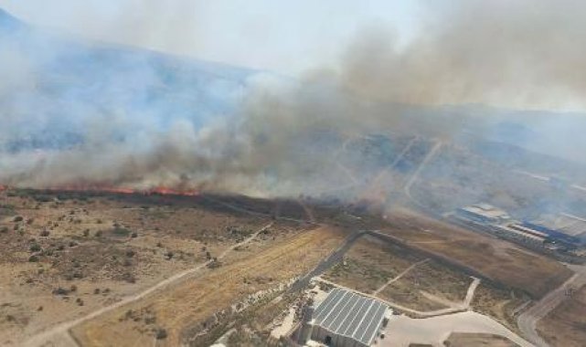 İzmir'de otluk alanda yangın