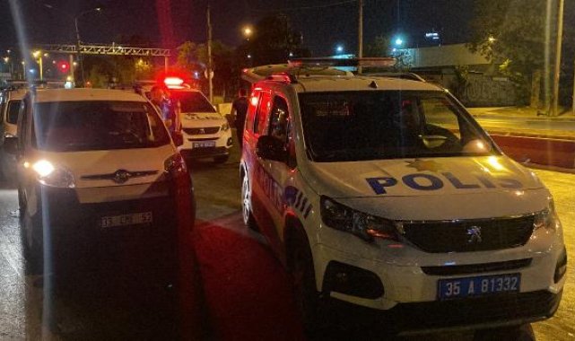 İzmir'de polisin yakaladığı aracın tavan kısmından uyuşturucu çıktı