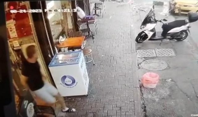 Kadıköy'de taksi ile otomobil çarpıştı