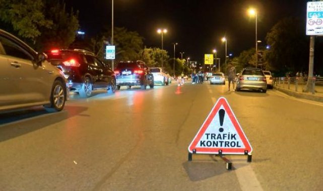 Kadıköy'de trafik kurallarına uymayan sürücülere ceza yağdı
