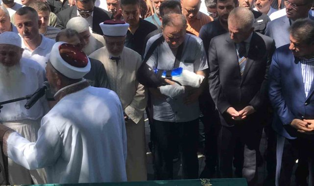 Kadıköy'de yangında balkondan atlayarak hayatını kaybeden Hatice Arslan son yolculuğuna uğurlandı