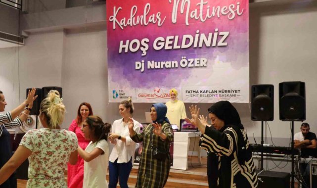 Kadınlar matinesinde buluşan kadınlar gönüllerince eğlendi