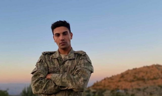 Kağıt gibi ezilen otomobil 3 gence mezar oldu