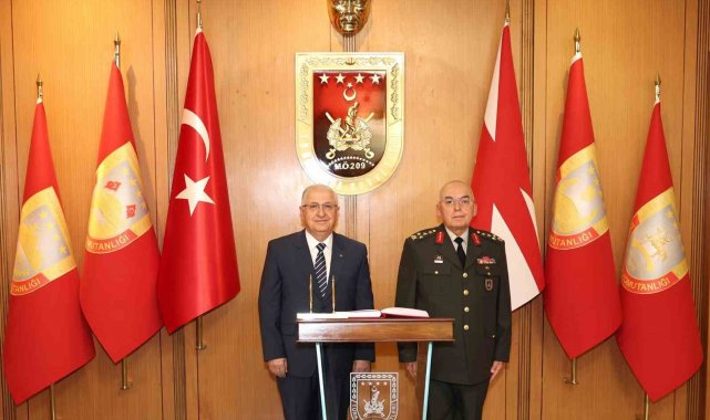 Kara Kuvvetleri Komutanlığında devir-teslim töreni