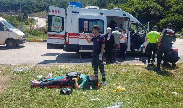 Karabük'te 2 otomobil çarpıştı: 1 ölü, 9 yaralı