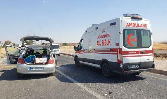 Karşı şeride geçen otomobil, hafif ticari araçla çarpıştı: 2'si ağır, 7 yaralı