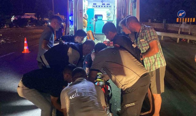 Karşı şeride geçen otomobil ortalığı savaş alanına çevirdi: 4 yaralı