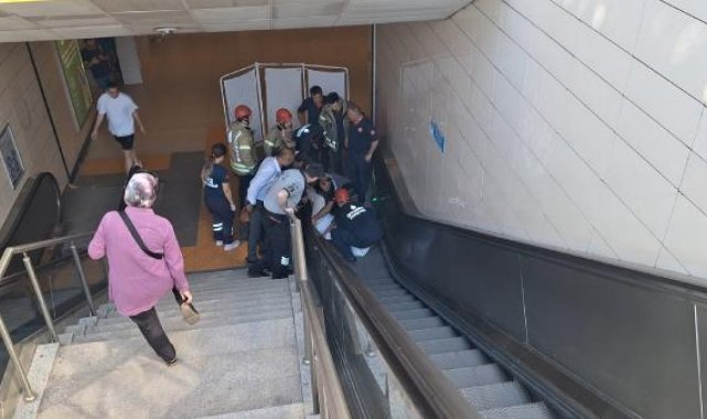 Kartal'da metroya inmek isteyen yaşlı adam düşerek yürüyen merdivene sıkıştı