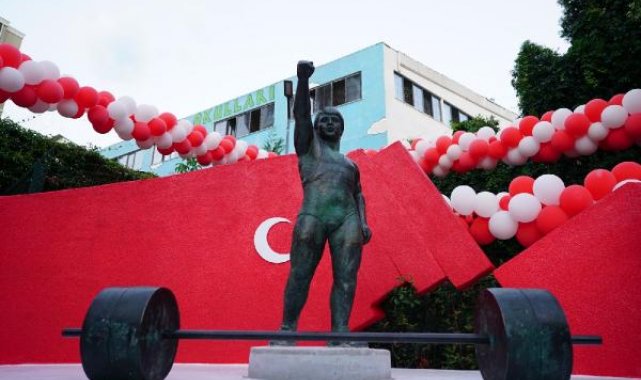 Kartal'da Naim Süleymanoğlu Parkı'nın açılışı gerçekleştirildi