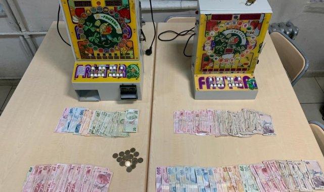 Kıraathanede 2 adet kumar makinesi ele geçirildi
