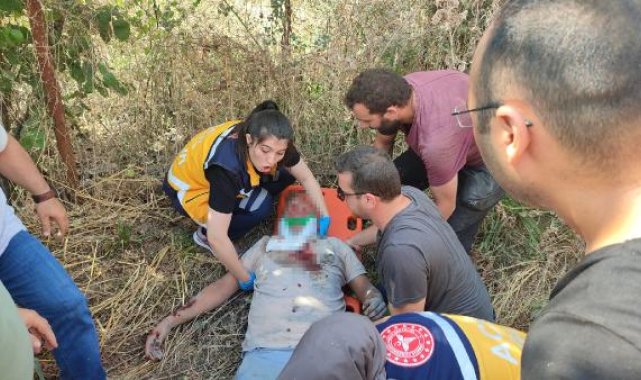 Kum yüklü kamyon ile mermer blok taşıyan TIR çarpıştı; şoförler yaralandı