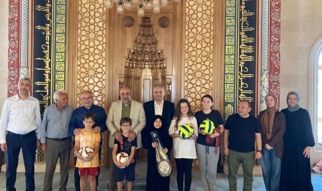 Kur'an Kursu öğrencilerine spor malzemeleri dağıtıldı