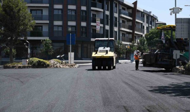 Kuşadası Belediyesi'nden aralıksız yol mesaisi